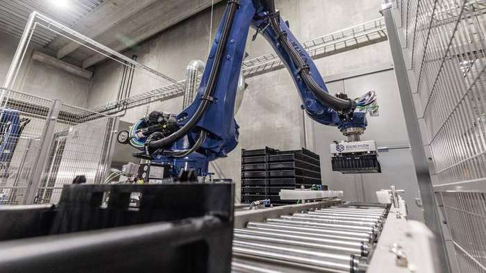 Dairy Palletizing Automation